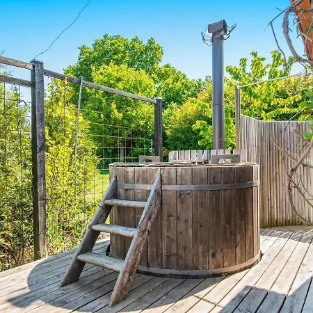 6 Person In Orsted-by Traum Nyaraló