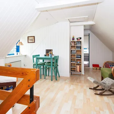 6 Person In Orsted-by Traum *